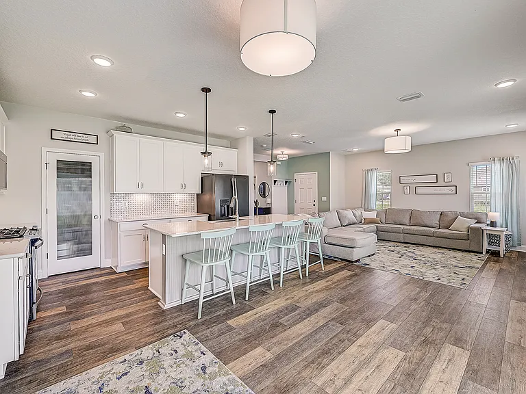 155 Chandler Dr — Photo 8