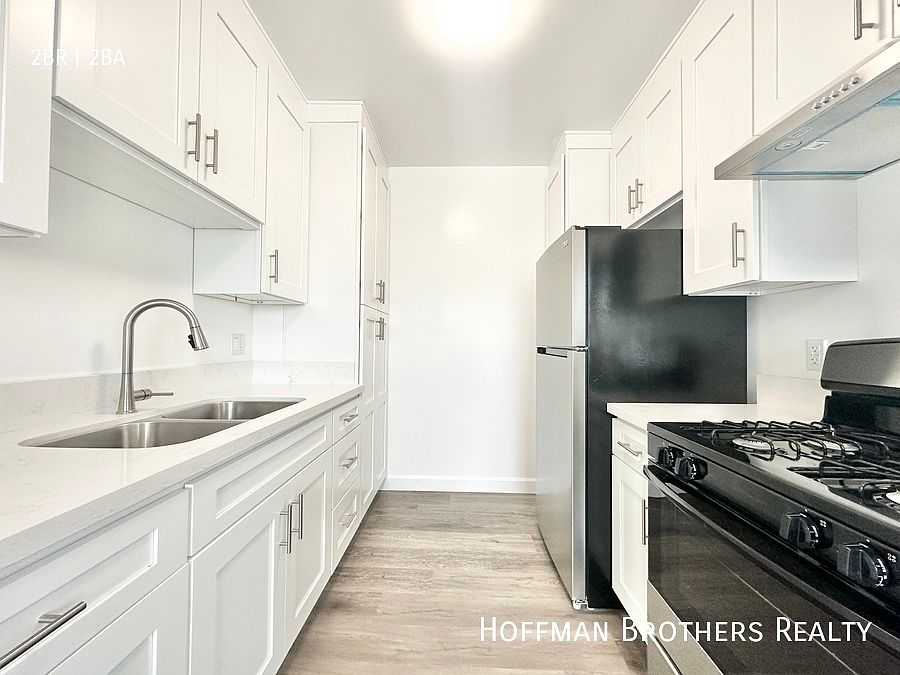 1st image of 1033 N Harper Ave #9
