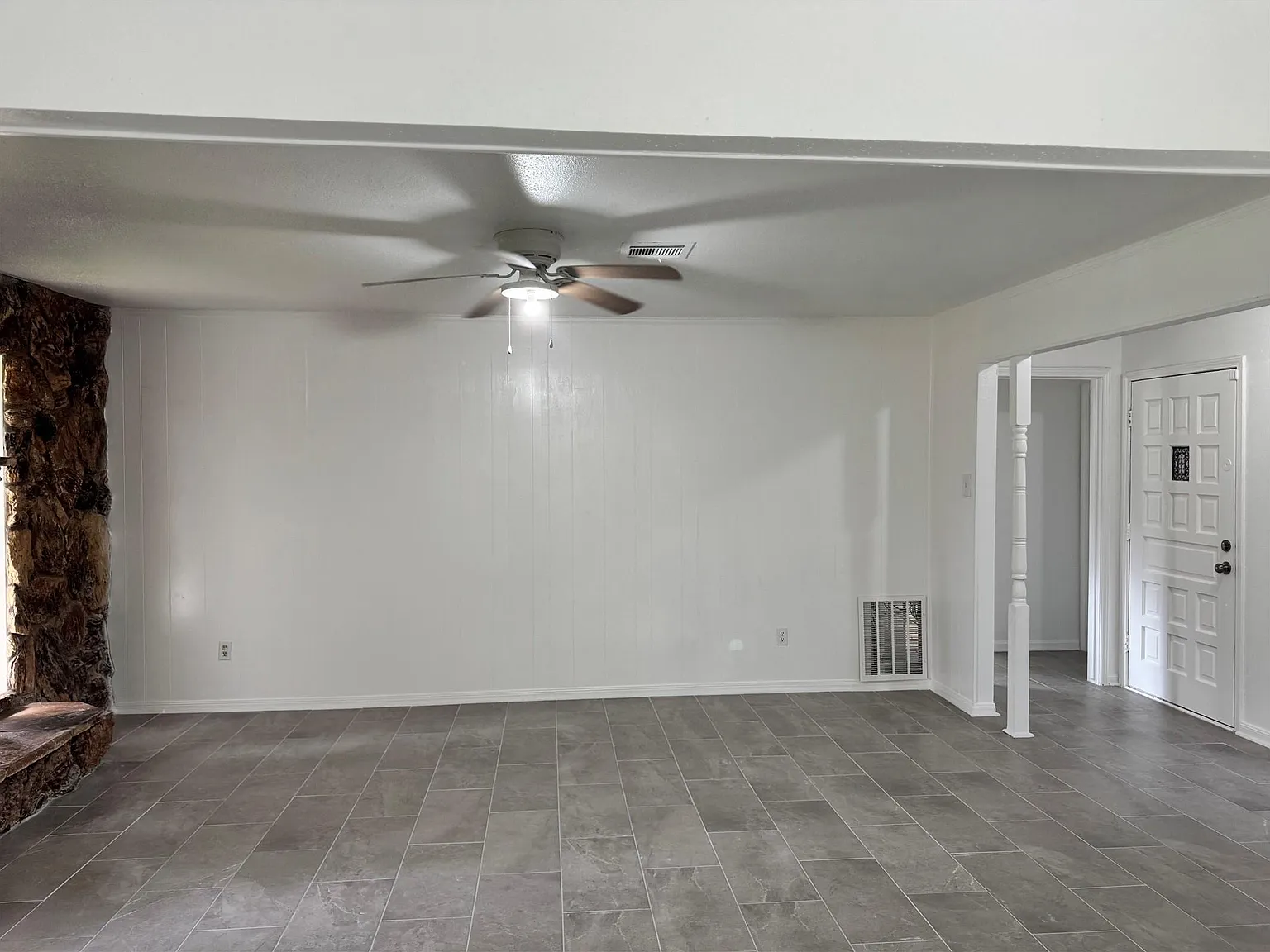 3 bed, 2.0 bath, 1478 sqft, $1,900 — Photo 4