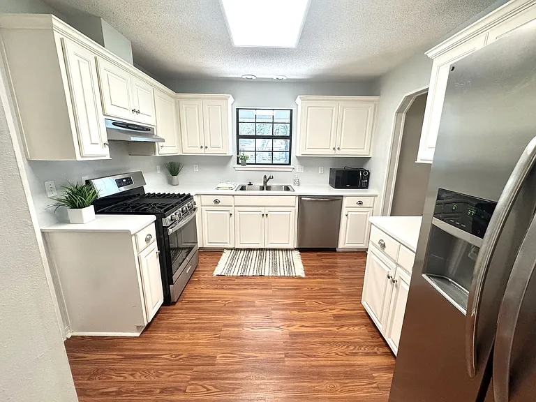 520 Linden Ave — Photo 5
