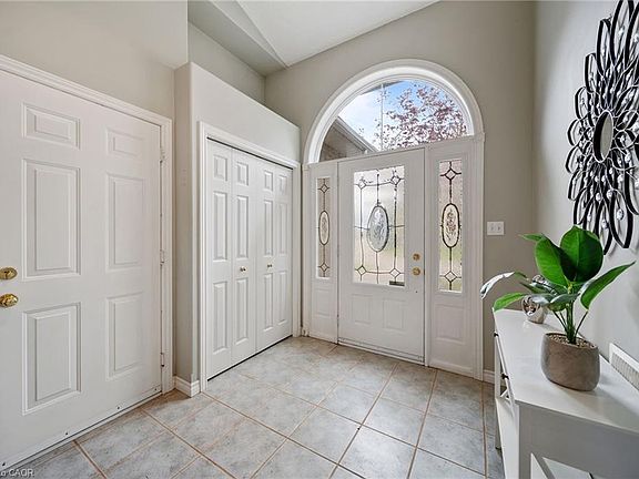 5th image of 16 Macpherson Dr