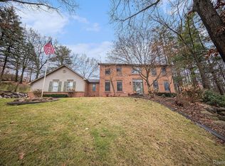 695 Heritage Dr, Milford, MI