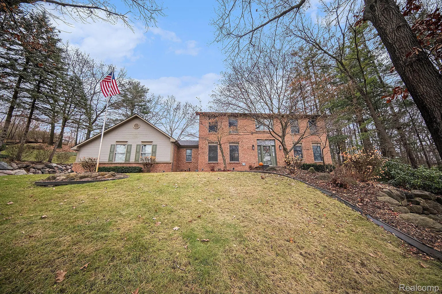695 Heritage Dr photo 1