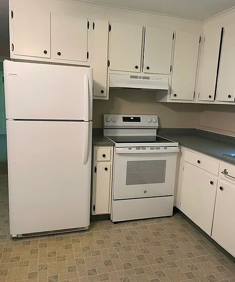 1728 Farmington Ave #2 — Photo 3