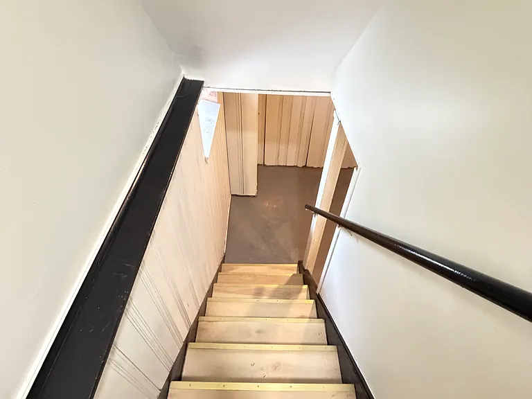14820 Ardmore St — Photo 17