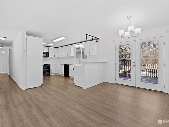 4th image of 15202 18th Avenue Ct E
