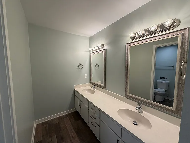 237 Georgia St — Photo 11