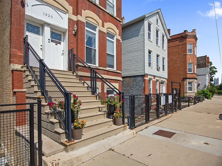 1320 W Chestnut St #2R — Photo 1