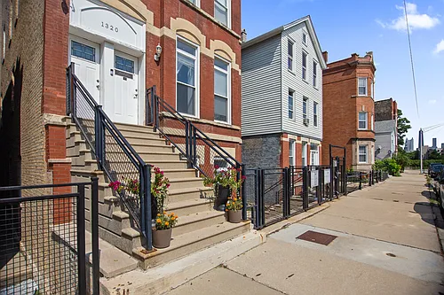 1320 W Chestnut St #2R Photo 1