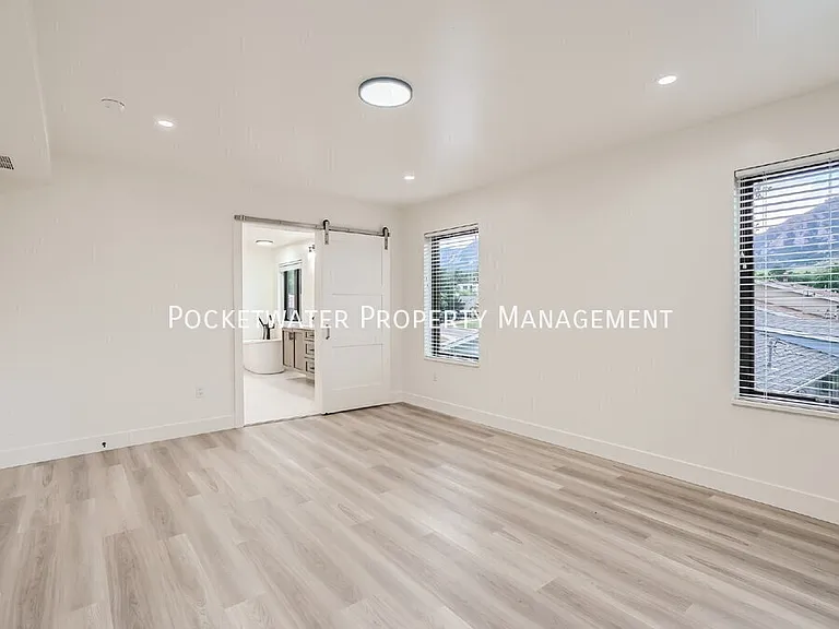 3595 Darley Ave — Photo 15