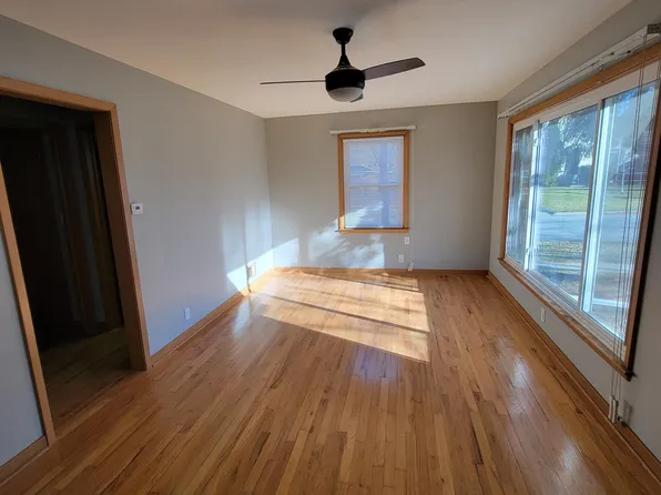 3952 Apple St, Lincoln, NE 68503