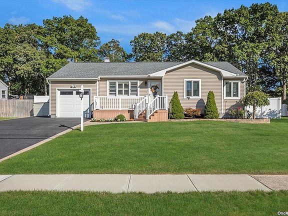 3rd image of 547 Renee Dr