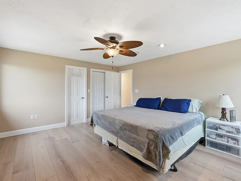 12 Lawrence St — Photo 15