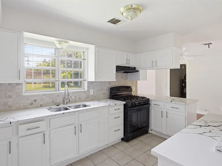 5622 Woodgreen St — Photo 7