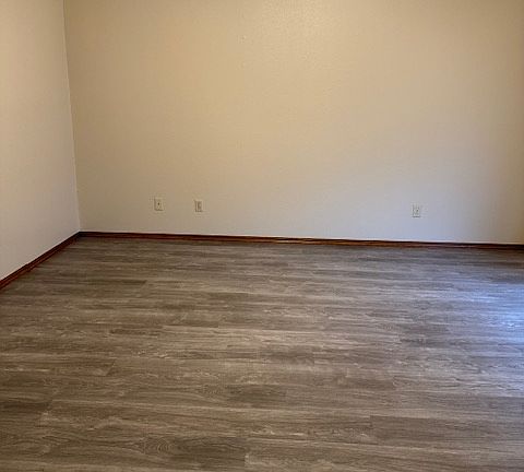 5th image of 733 SW 153rd St
