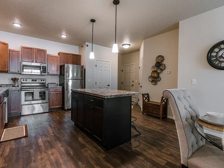 Lakewood Crossing Apartments — Photo 7