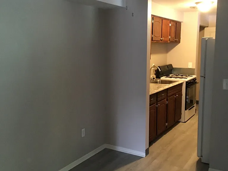 Stoney Creek Apartments — Photo 40