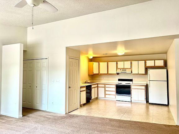 3rd image of 8633 Macomb St APT 5
