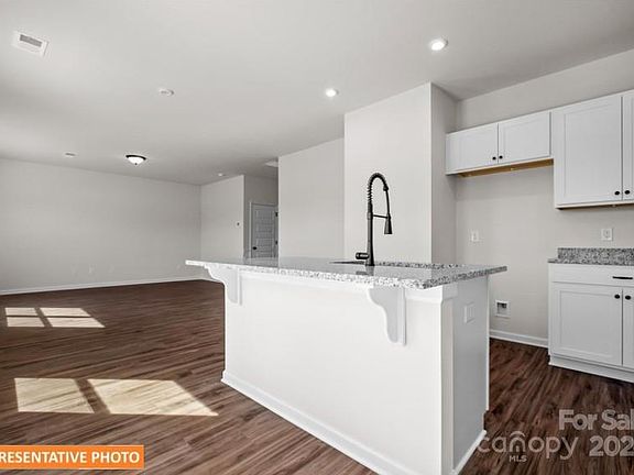 4th image of 6106 Moonview Ct