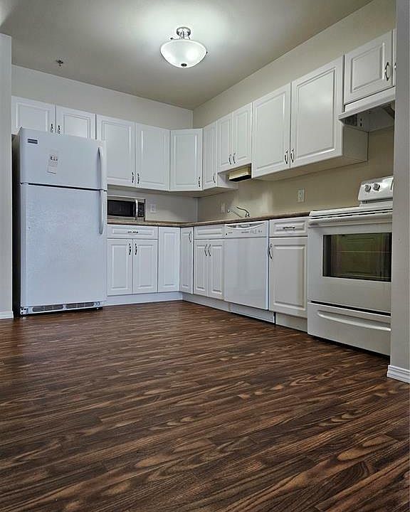 1st image of 601 110th Ave #202
