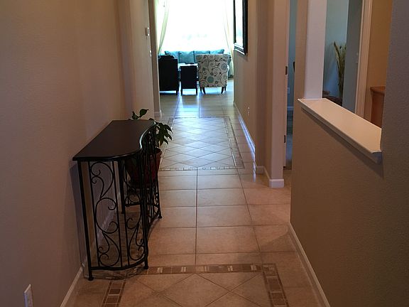 4th image of 400 Potters Ln