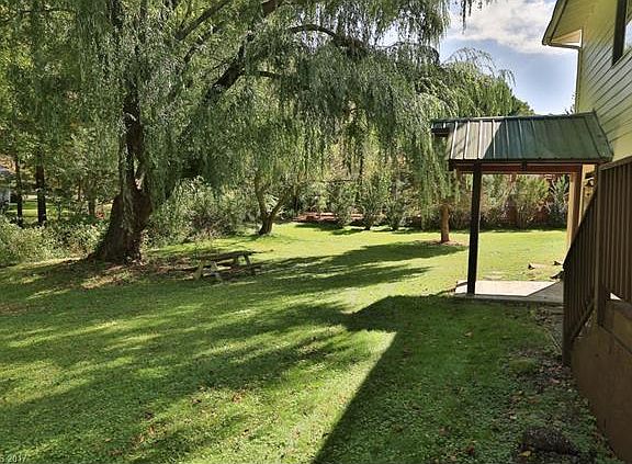 3rd image of 71 Kathy Dr