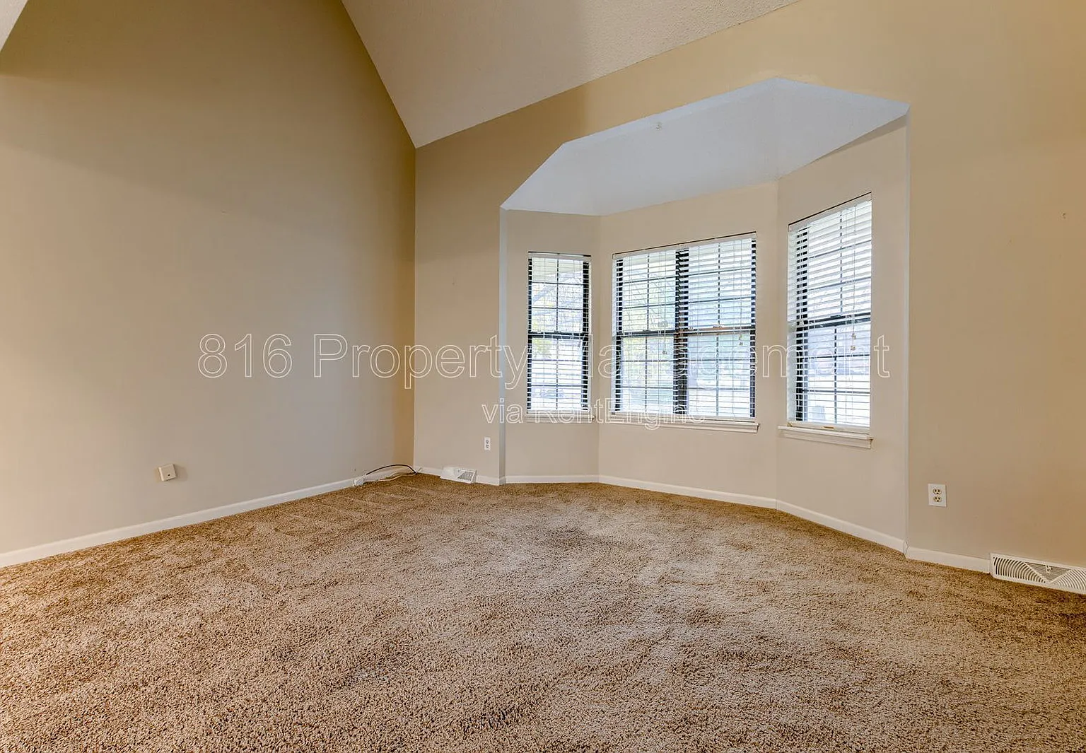 2 bed, 1.5 bath, 940 sqft, $1,325 — Photo 3