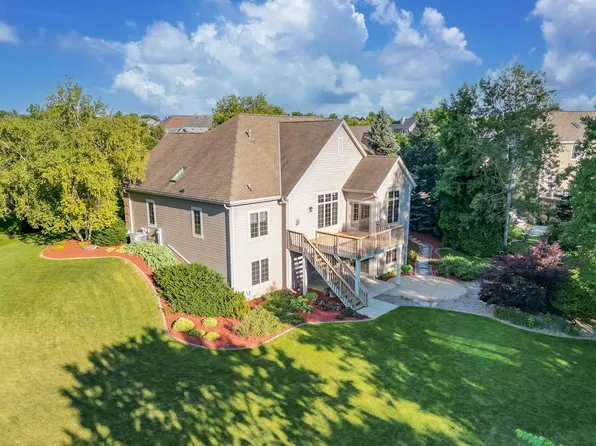 W171N5517 Autumn View LANE, Menomonee Falls, WI 53051