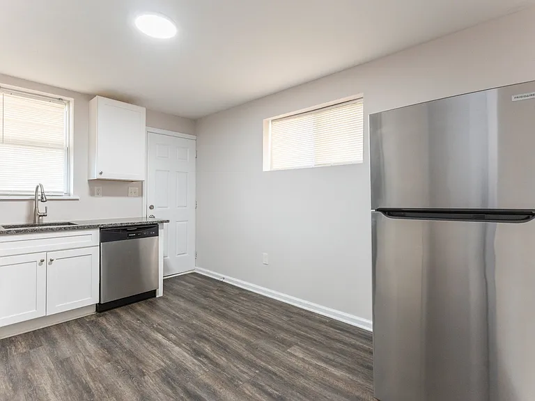 1514 N Luzerne Ave — Photo 14