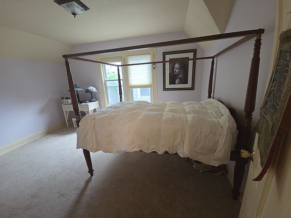 4th image of 115 E Crescent St