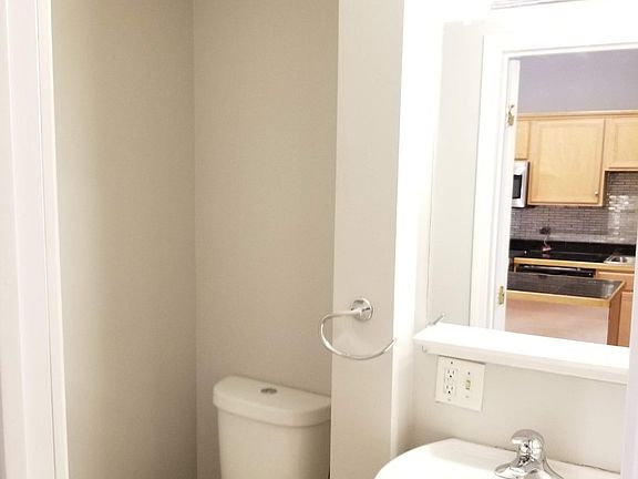 2nd image of 529 N Ashland Ave #1