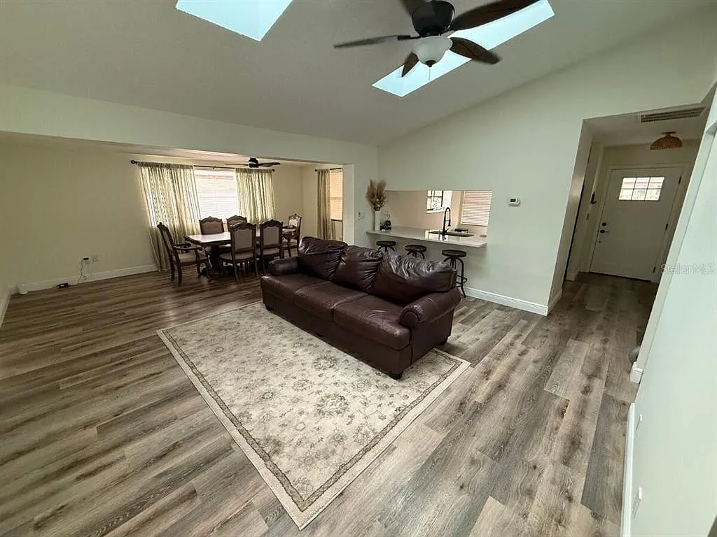 3 bed, 2.0 bath, 1193 sqft, $3,450 — Photo 4