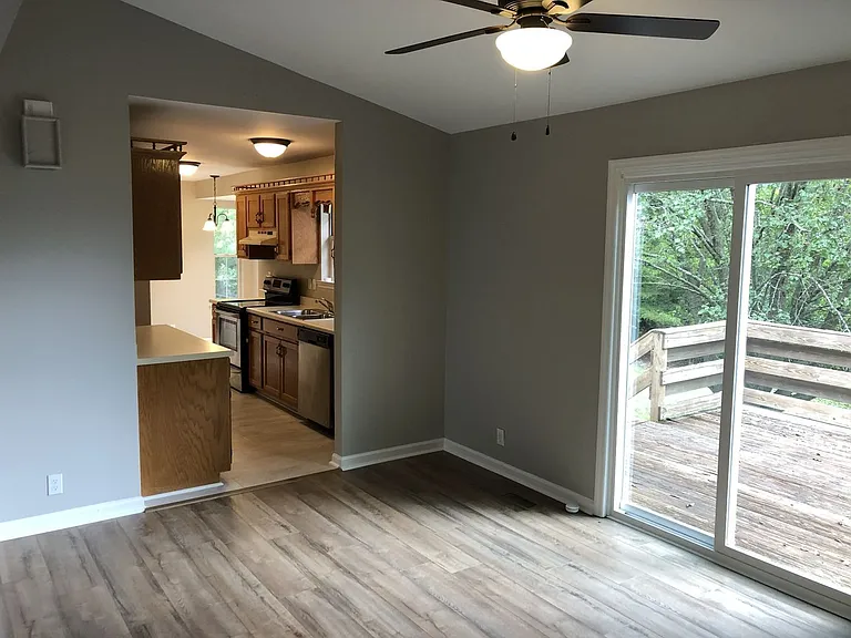 314 Castlewood Dr — Photo 10