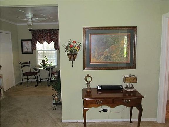 4th image of 1524 Maplewood Ave