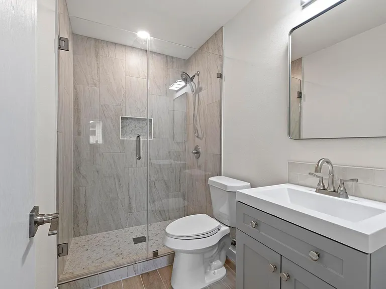 902 Warrington Dr — Photo 13