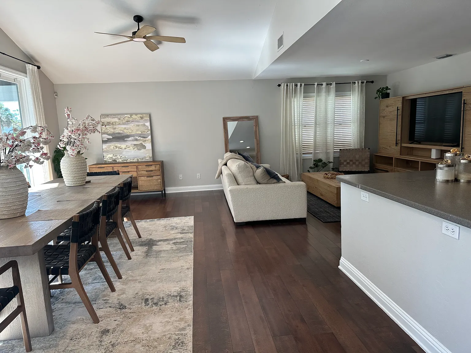 6 bed, 3500 sqft, $5,995 — Photo 3