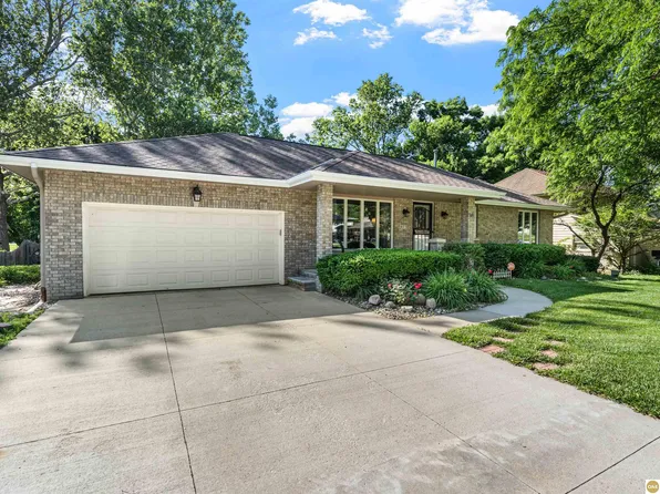 973 Fawn Pkwy, Omaha, NE 68154