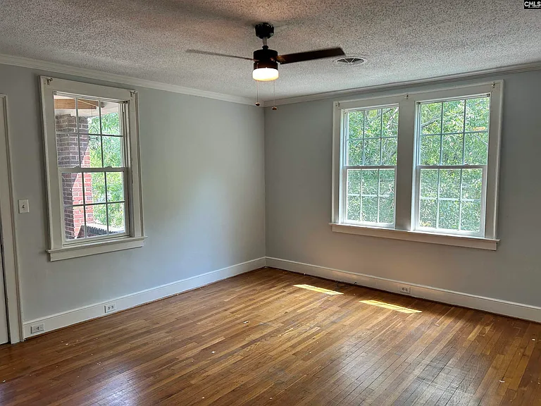 303 King St — Photo 14