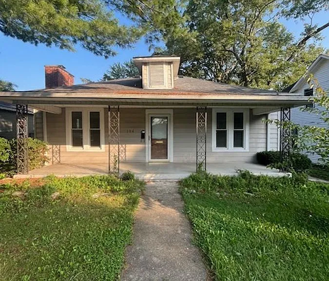 104 S Walnut St — Photo 1