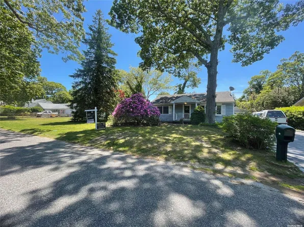 189 Old Neck. Road, Center Moriches, NY 11934