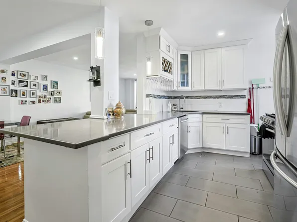 601 Kappock Street image 6 of 18