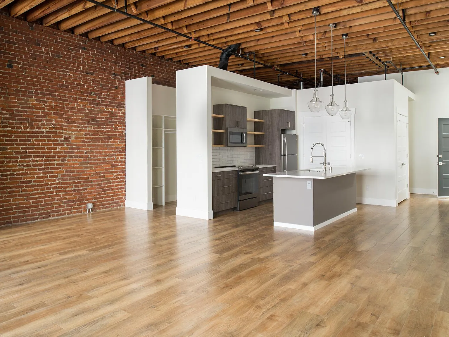 Studio, 960 sqft, $1,950 — Photo 1