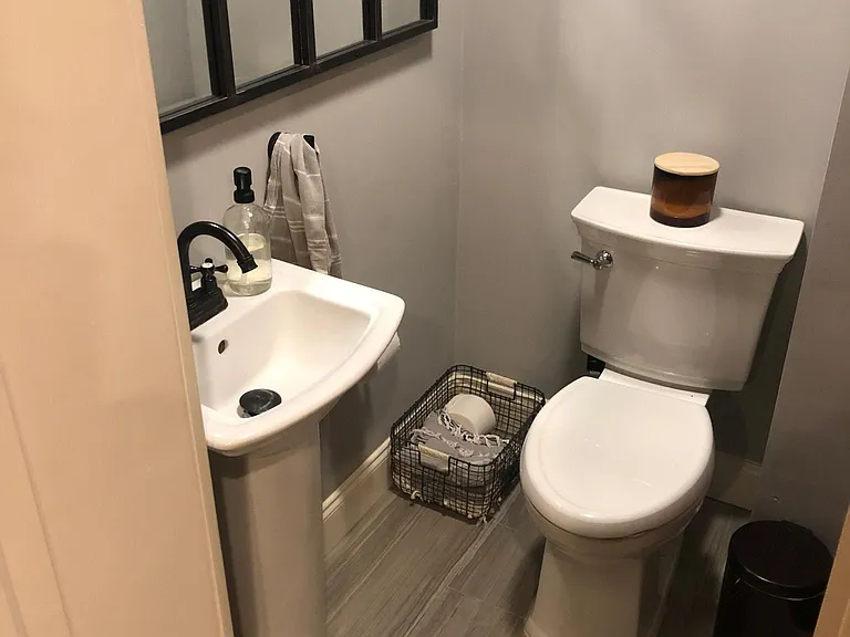 First floor 1/2 bath