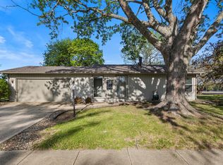 2501 Jordan Dr, Champaign, IL 61822