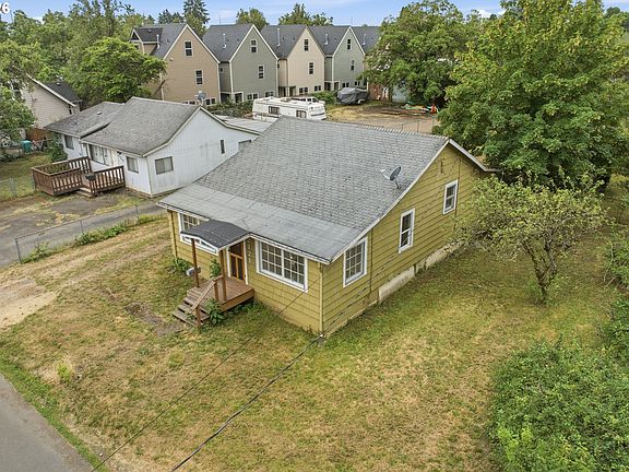 4th image of 2121 SE 89th Ave