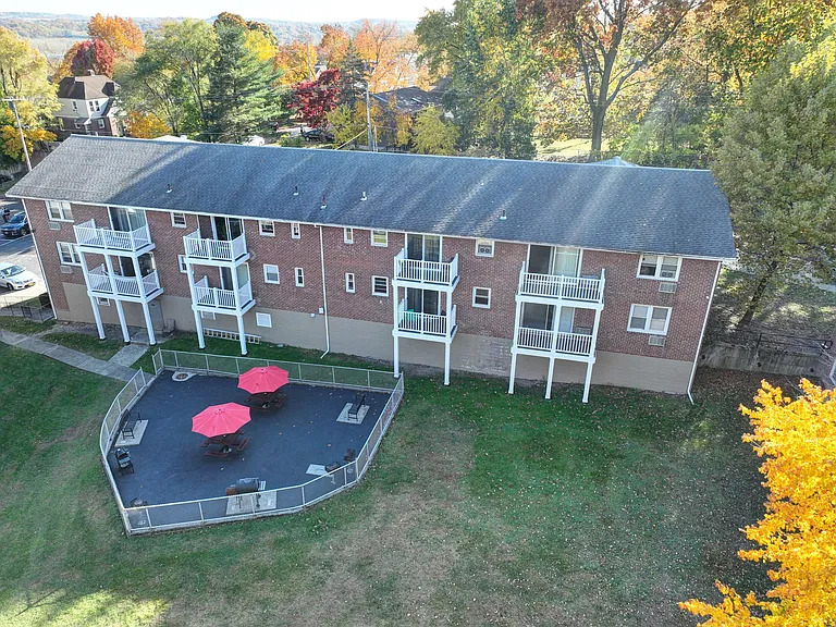 Riverhill Apartments — Photo 18