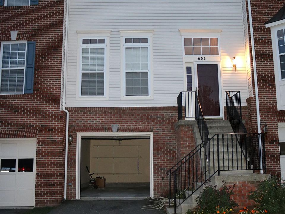GORGEOUS 3 Bedroom  3.5 Bath