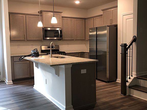 3rd image of 922 Lampton Ct #922