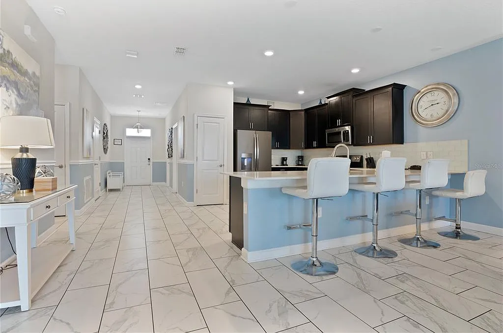 8 bed, 5.0 bath, 3909 sqft, $3,990 — Photo 3