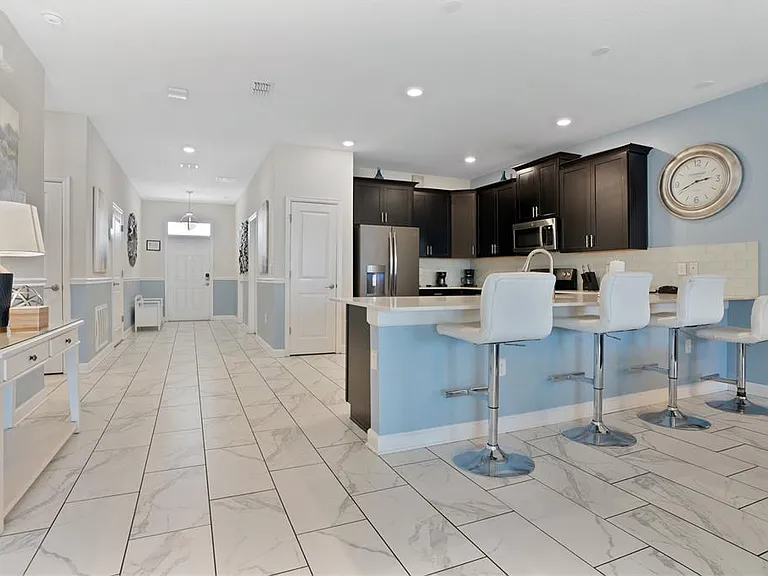 1613 Maidstone Ct — Photo 3